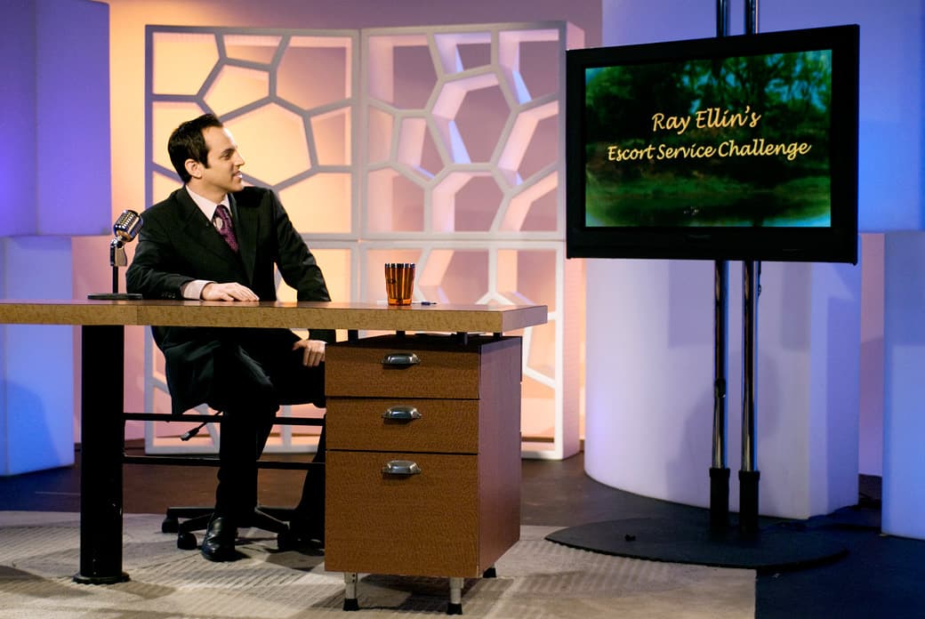 Ray sets up a comedy clip on LateNet with Ray Ellin