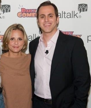 Amy Sedaris visits Ray on LateNet with Ray Ellin